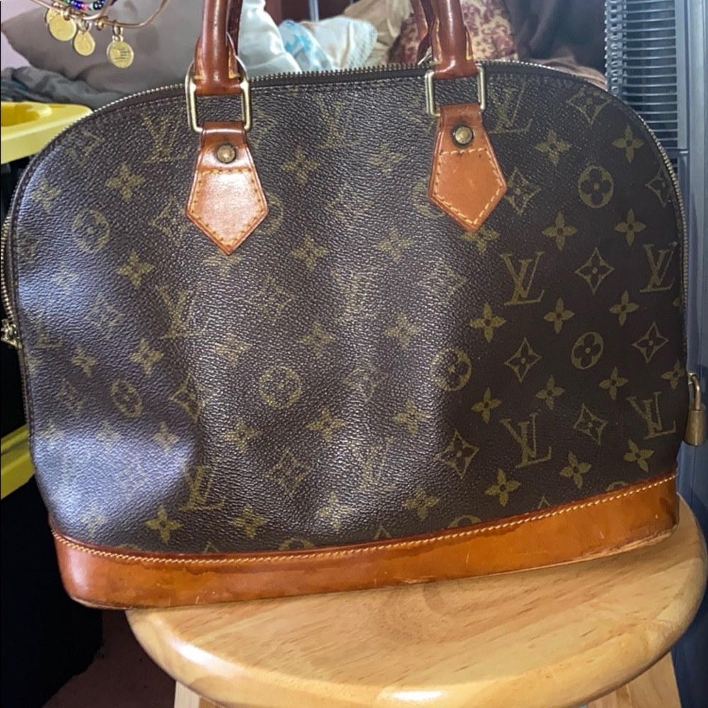Louis Vuitton Alma 1997 Monogram Canvas Hobo Bag